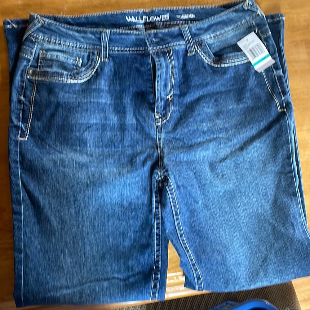Womens jeans size 16, new